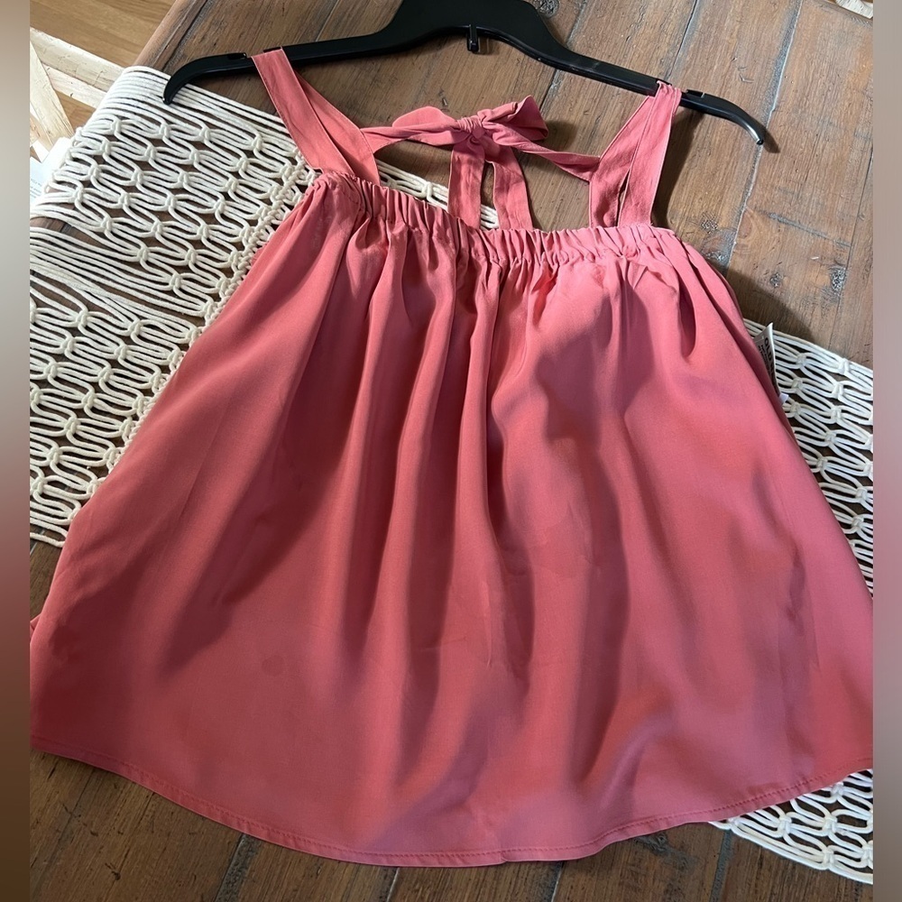 Old Navy top with wide straps. Tie strap on back. Size M coral/rust color. - Picture 4 of 5